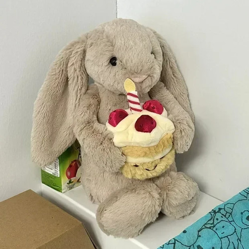 Bashful birthday cake - birthday, beige